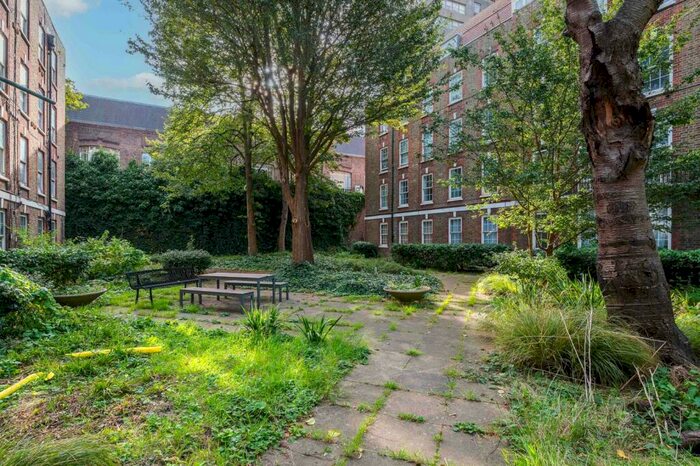 2 Bedroom Flat To Rent In Hornsey Road, Islington, London, N7