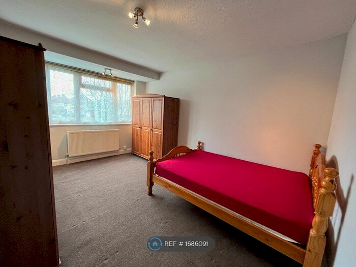 2 Bedroom Flat To Rent In Locket Road, Harrow, HA3