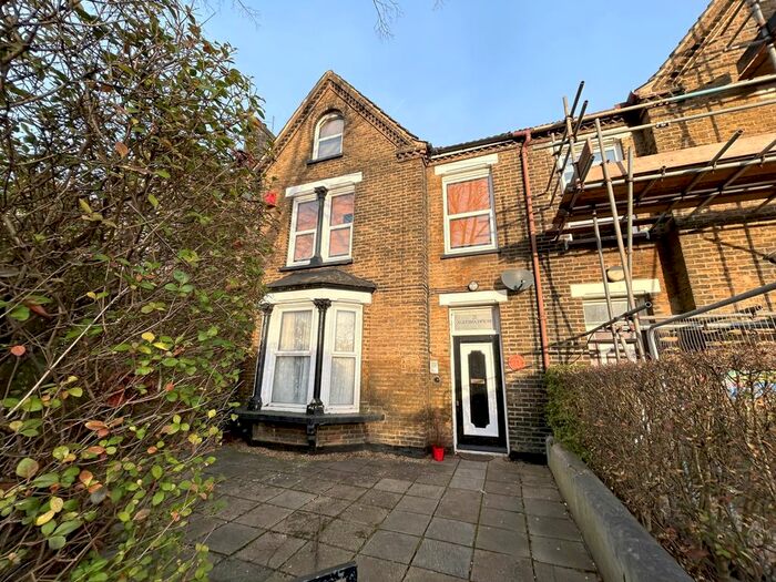 1 Bedroom Flat To Rent In Railway Street, Gillingham, ME7