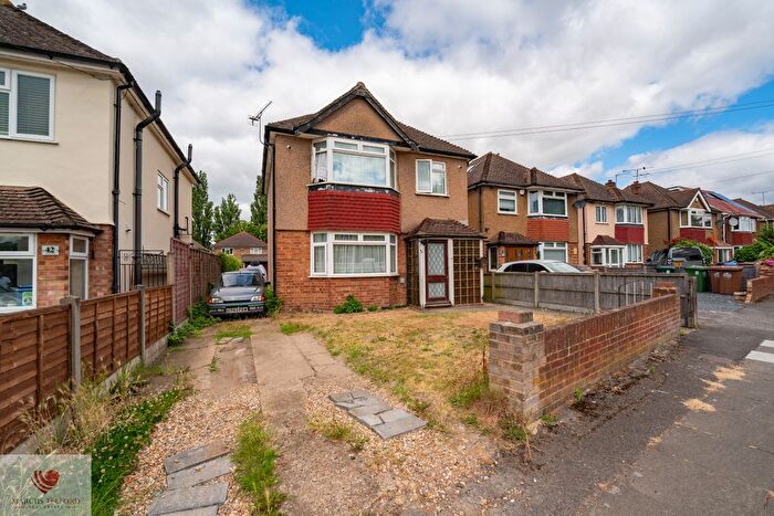 3 Bedroom Detached House For Sale In Short Lane, Staines, TW19