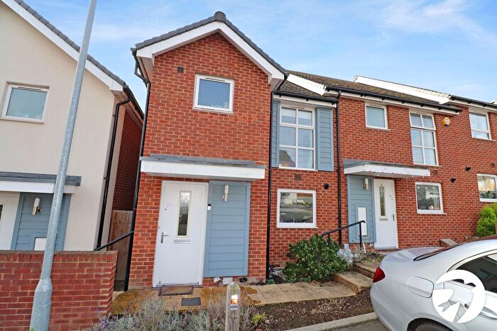 3 Bedroom Terraced House For Sale In Morris Drive, Belvedere, DA17