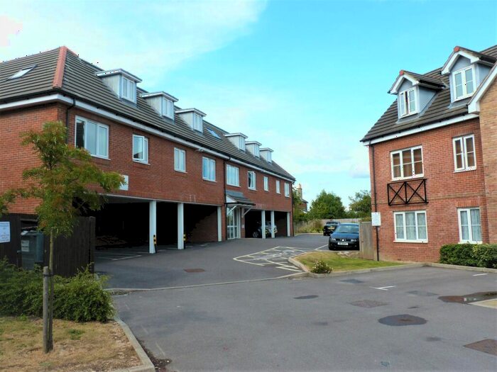2 Bedroom Flat To Rent In Middleton Mews, Park Gate, Station Road, Southampton, SO31