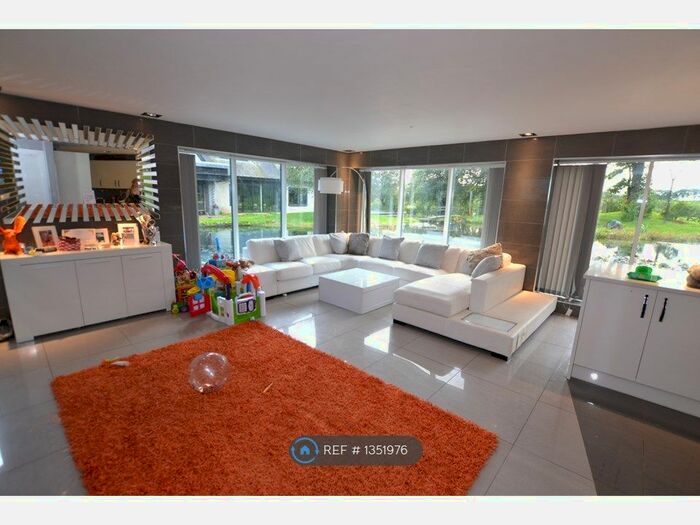 3 Bedroom Maisonette To Rent In Rigfoot Estate, Strathaven, ML10