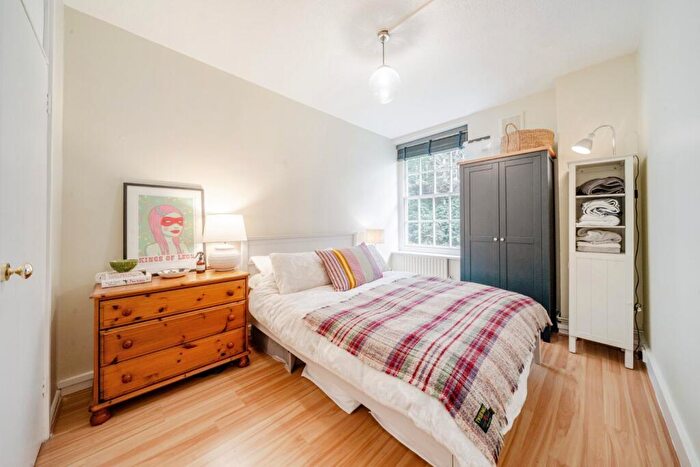 1 Bedroom Flat To Rent In Vicarage Crescent, London, SW11