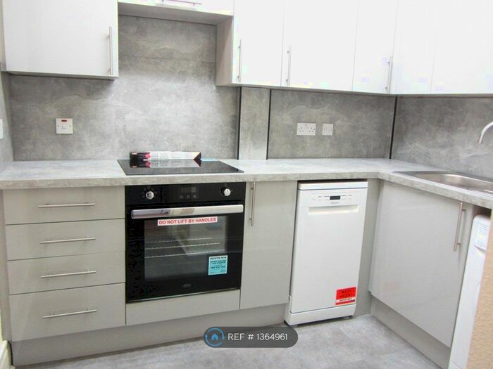 2 Bedroom Flat To Rent In Leslie Place, Edinburgh, EH4