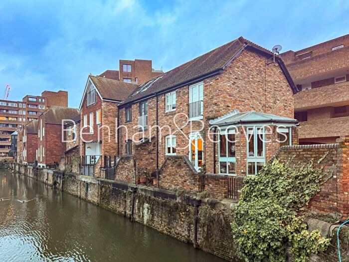 3 Bedroom Terraced House To Rent In Mews Street, St Katherine Docks, Wapping, E1W