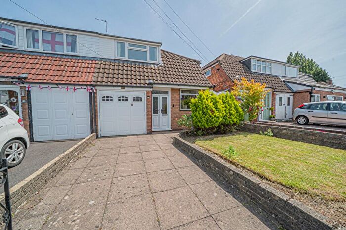 3 Bedroom Semi-Detached House For Sale In Meriden Rise, Solihull, B92