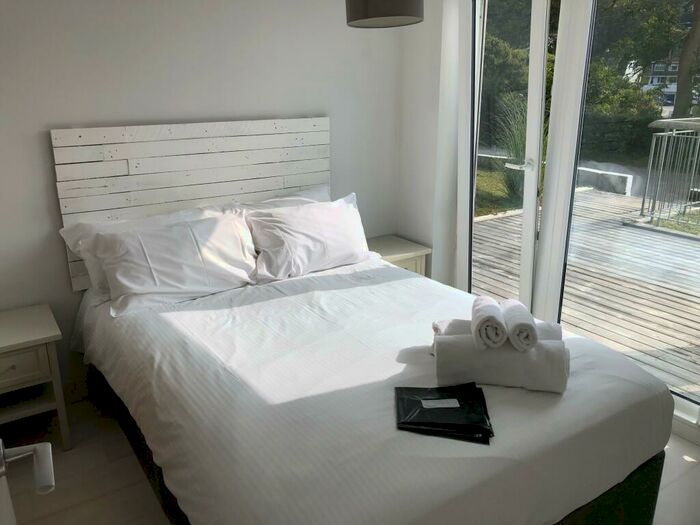 2 Bedroom Chalet To Rent In Millendreath, PL13