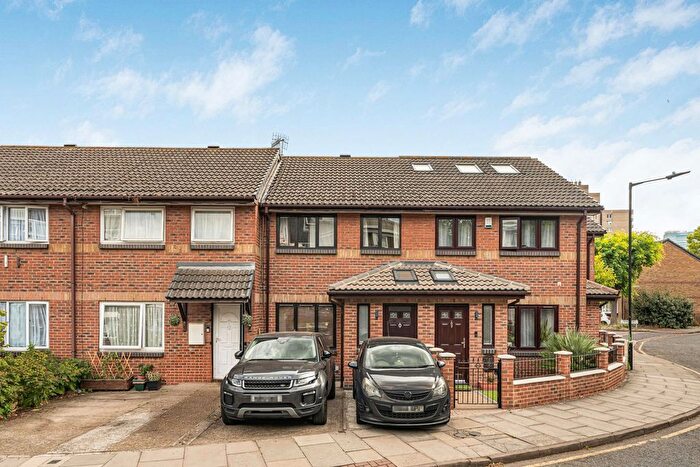 Terraced House For Sale In Dewberry Street, London, E14