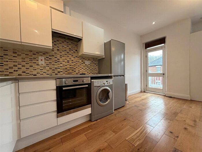 2 Bedroom Apartment To Rent In Rathcoole Gardens, Hornsey, London, N8