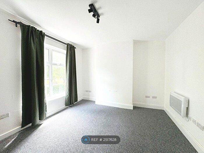 1 Bedroom Flat To Rent In Broad Street, Crewe, CW1