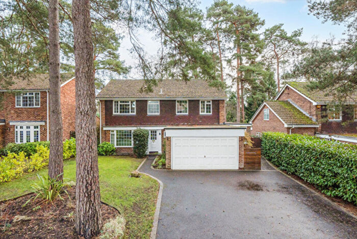 4 Bedroom Detached House For Sale In Dean Close, Pyrford, GU22