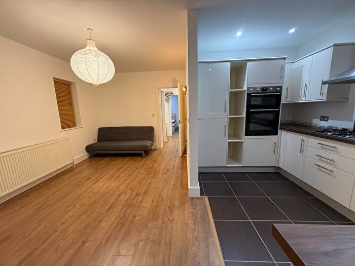2 Bedroom Apartment To Rent In Gordon Heights, Stratford, E15