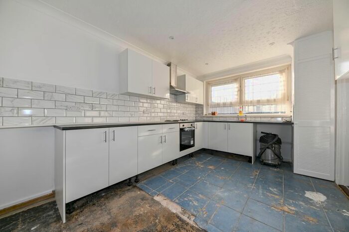 3 Bedroom Flat To Rent In Eagle Avenue, Cowplain, Waterlooville, PO8