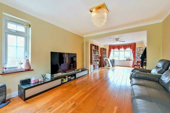 5 Bedroom Detached House To Rent In Wendover Drive, New Malden, KT3