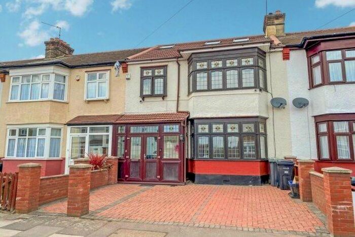 5 Bedroom Property To Rent In St. Andrews Road, Ilford, IG1