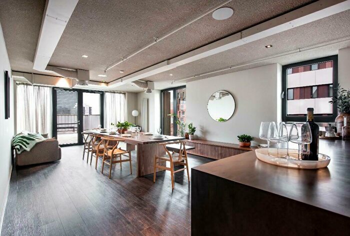 2 Bedroom Apartment To Rent In Kampus Apt South Block, Chorlton Street, Manchester, Greater Manchester, M1
