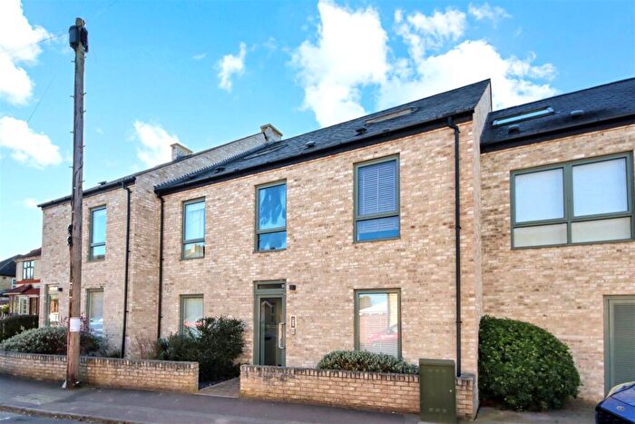 2 Bedroom Flat For Sale In Montreal Road, Cambridge, CB1