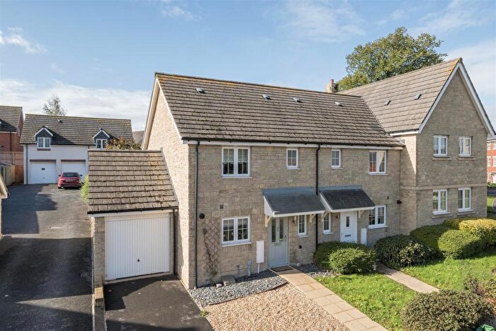 3 Bedroom End Of Terrace House For Sale In Cloakham Drive, Axminster, EX13