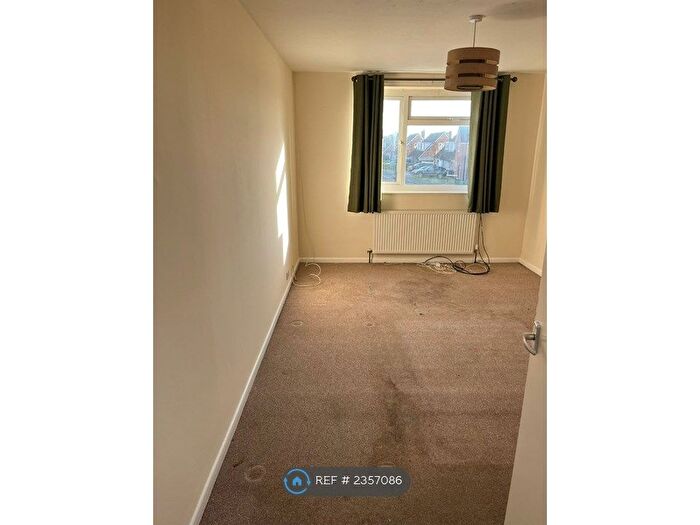 2 Bedroom Flat To Rent In Cymbeline Way, Rugby, CV22