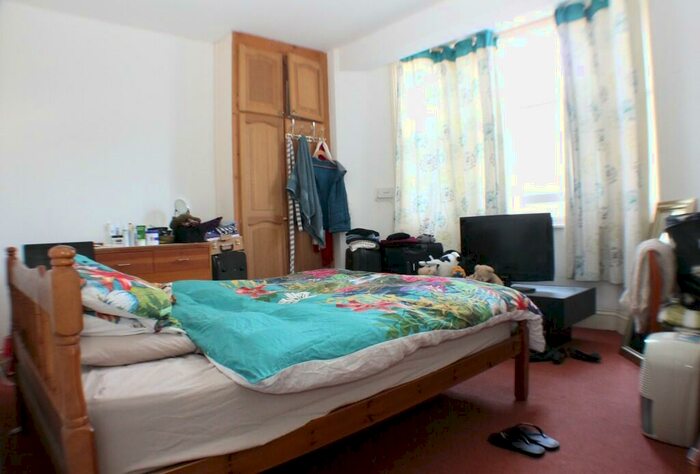 1 Bedroom Apartment To Rent In Napier Terrace, Basement, PL4