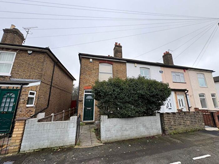2 Bedroom House To Rent In Richmond Road, Romford, Essex, RM1