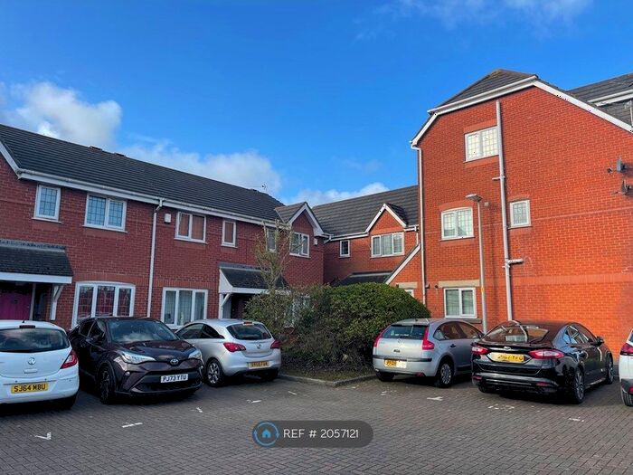 3 Bedroom Semi-Detached House To Rent In Chiddlingford Court, Blackpool, FY1