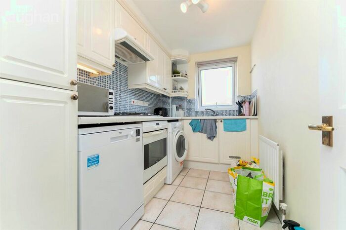 2 Bedroom Flat To Rent In Collingwood Court, The Strand, Brighton, BN2