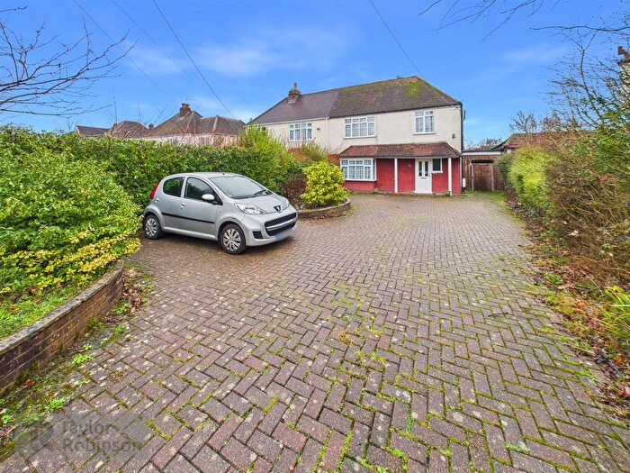 3 Bedroom Semi Detached House For Sale In Three Bridges Road, Three Bridges, Crawley, RH10