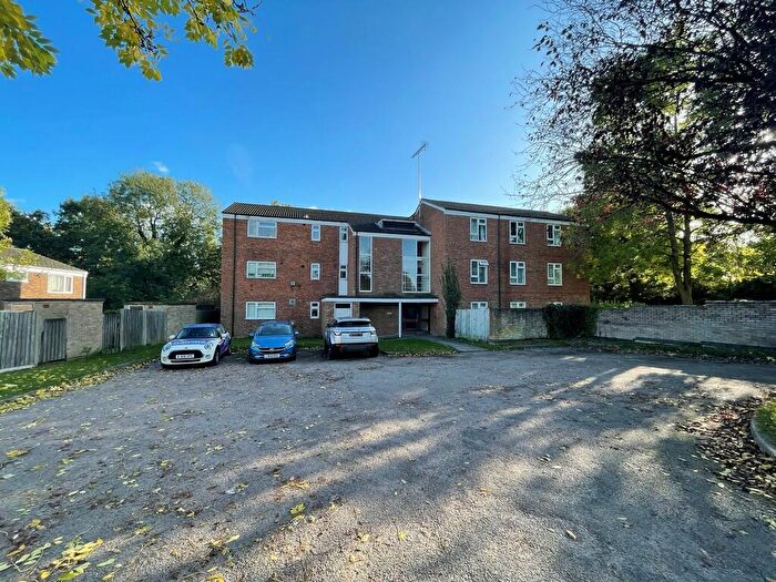 2 Bedroom Apartment To Rent In Hollyfield, Hatfield, AL10