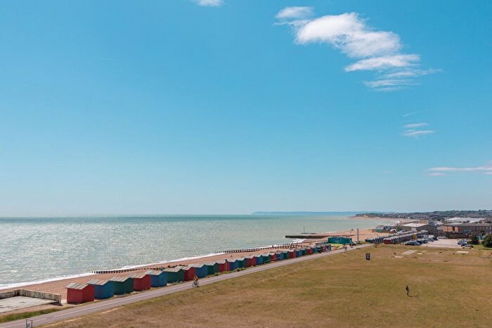 2 Bedroom Flat For Sale In Grosvenor Gardens, St Leonards On Sea, East Sussex, TN38