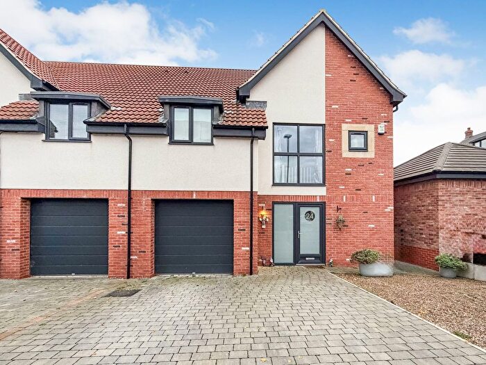 4 Bedroom Semi-Detached House For Sale In Romney Drive, Beverley, Hull, East Riding Of Yorkshire, HU17