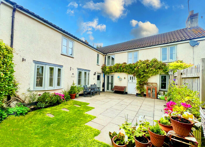 4 Bedroom Semi-Detached House For Sale In Frog Lane, Felton, BS40