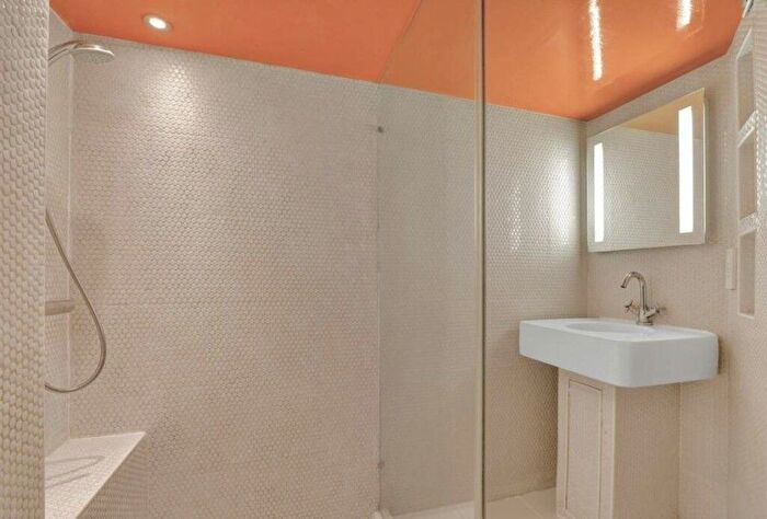 2 Bedroom Flat To Rent In Clapham Road, London, SW9