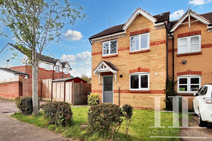 3 Bedroom End Of Terrace House To Rent In Bosham Road, Maidenbower, RH10