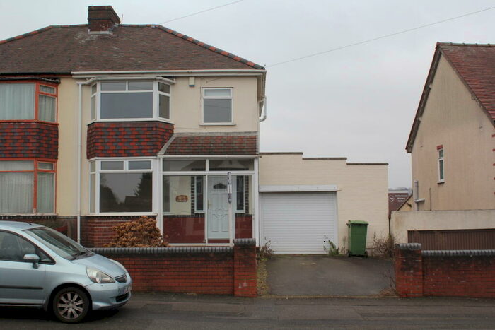 3 Bedroom Semi-Detached House To Rent In Cradley Road, Netherton, DY2
