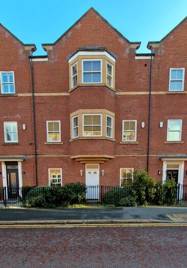 4 Bedroom Town House To Rent In Featherstone Grove, Newcastle Upon Tyne, NE3