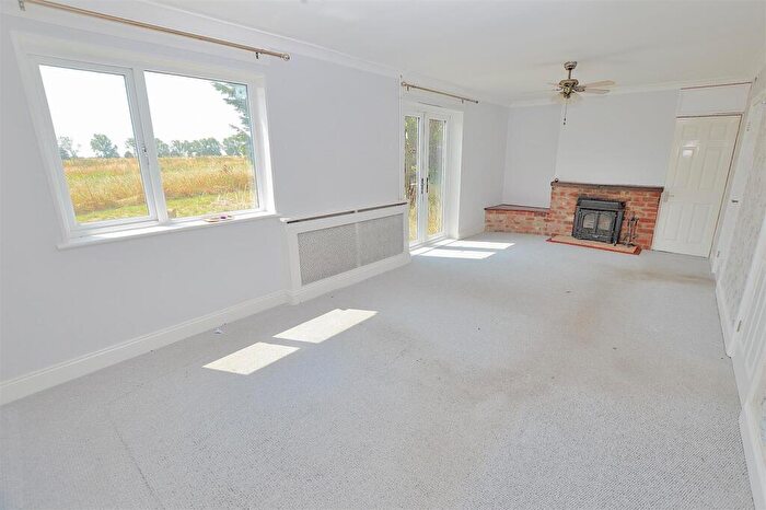 3 Bedroom Semi Detached House For Sale In New Road, Martin Dales, LN10