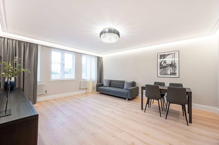 2 Bedroom Flat To Rent In Alexandra Court, Queensway, London, W2