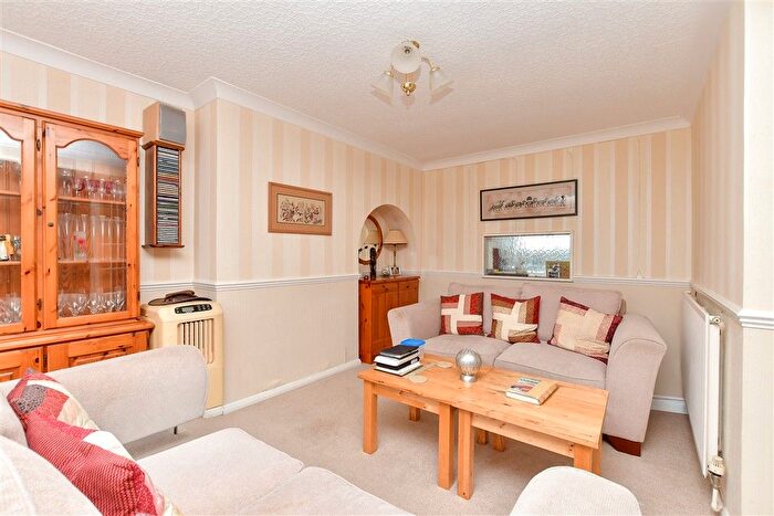 4 Bedroom Semi-detached House For Sale In Prinys Drive, Wigmore, Gillingham, Kent, ME8