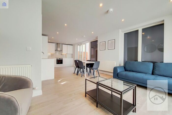 4 Bedroom Terraced House To Rent In Wells Walk, Forest Gate, E7