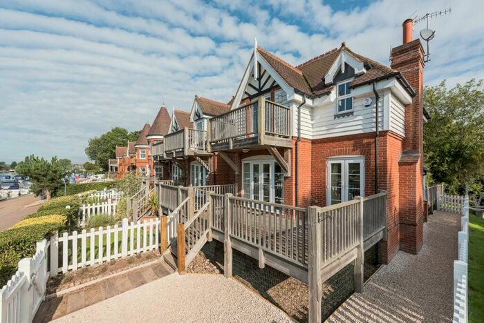 3 Bedroom Semi-Detached House To Rent In Wharf Lane Bourne End, SL8