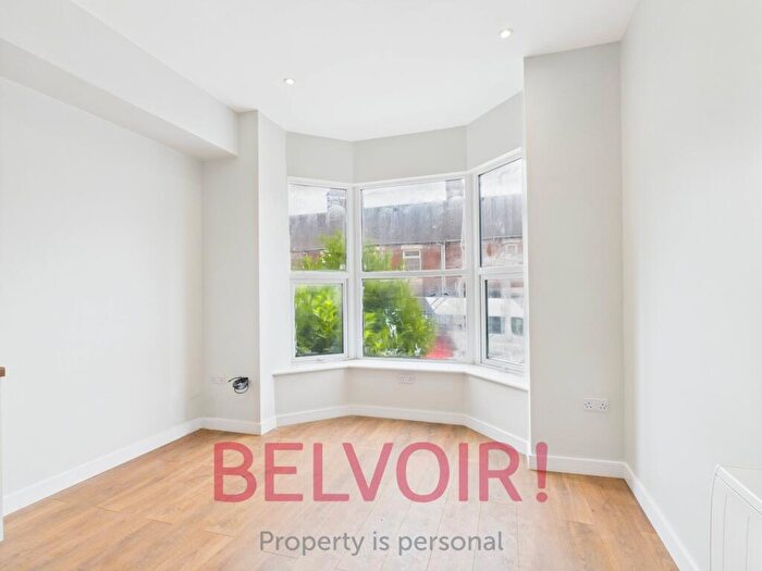 2 Bedroom Flat To Rent In - Scott Lidgett Road, Longport, Stoke-on-Trent, ST6