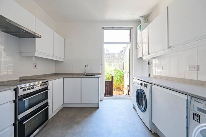 1 Bedroom Flat To Rent In Wightman Road, Turnpike Lane, London, N8