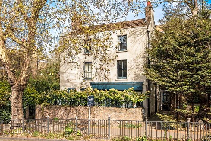 2 Bedroom Flat For Sale In Blackheath Hill, Greenwich, SE10