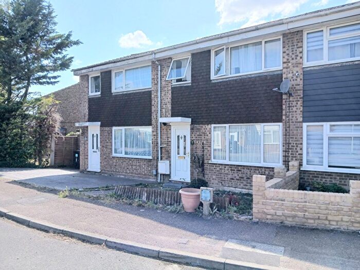 3 Bedroom Property To Rent In Thackeray Close, Royston, SG8