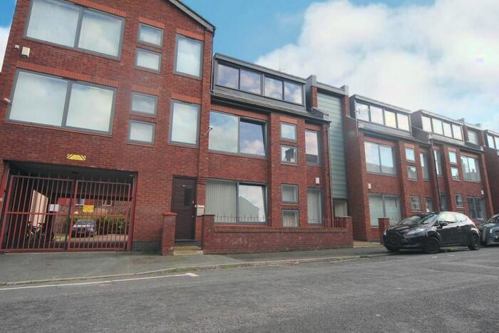 2 Bedroom Flat To Rent In Heald Street, Garston, Liverpool, Merseyside L19