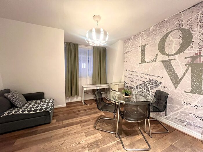 1 Bedroom Flat To Rent In Oxford Street, London, W1D