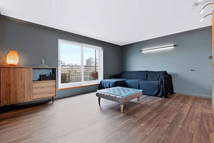 3 Bedroom Flat For Sale In Riverview Place, Glasgow, G5