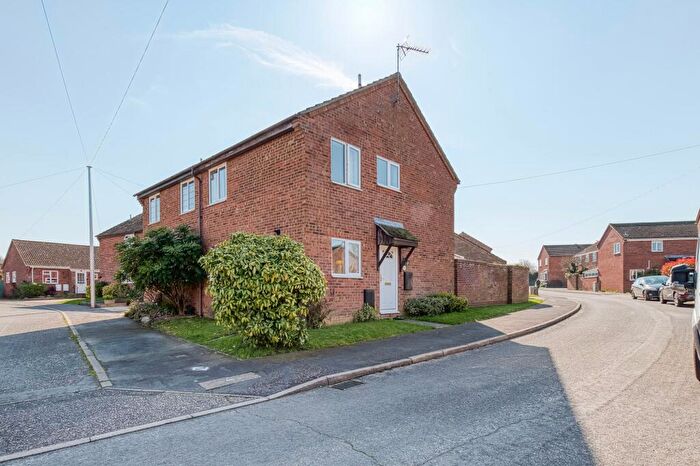 3 Bedroom Semi Detached House For Sale In Ropes Walk, Blofield, NR13